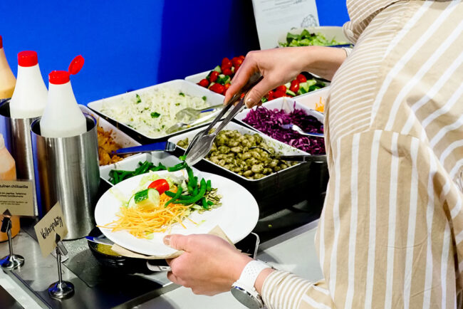 Asiakaskysely: UniCafen asiakkaat arvostavat palvelun ystävällisyyttä, henkilökunnan tuotetuntemusta sekä aterian hyvää hinta-laatusuhdetta