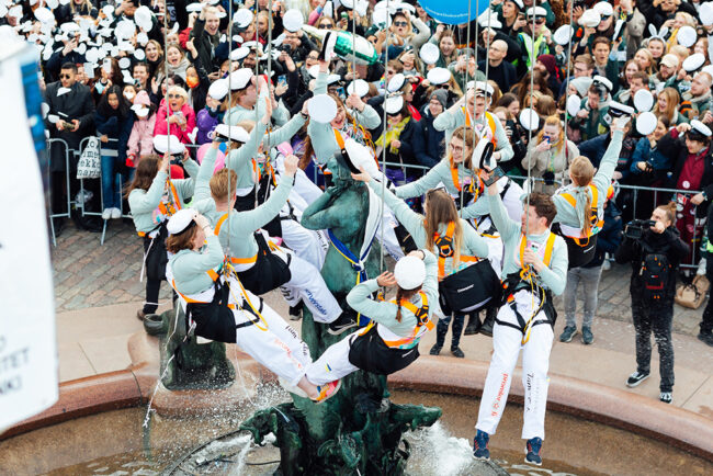 May Day celebrations culminate when Havis Amanda receives a graduation cap – UniCafe is a partner for the event